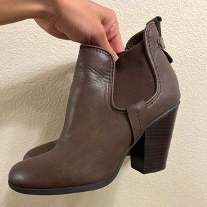 Brown boots size 6